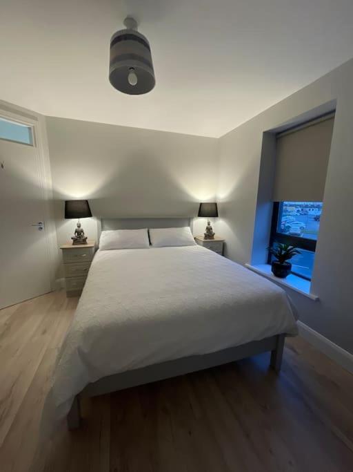 Entire Apartment , Centre Carrick-On-Shannon Екстер'єр фото