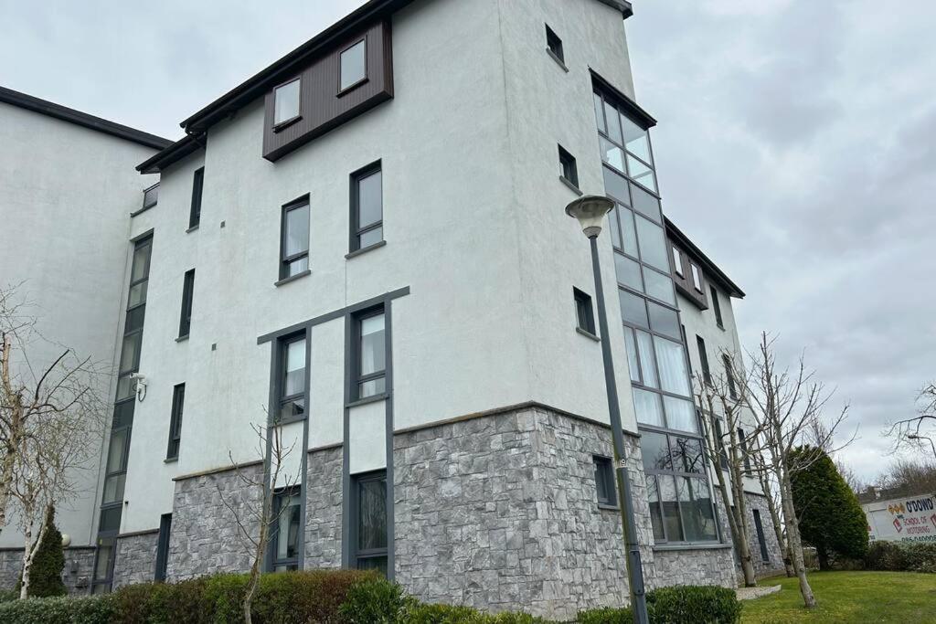 Entire Apartment , Centre Carrick-On-Shannon Екстер'єр фото