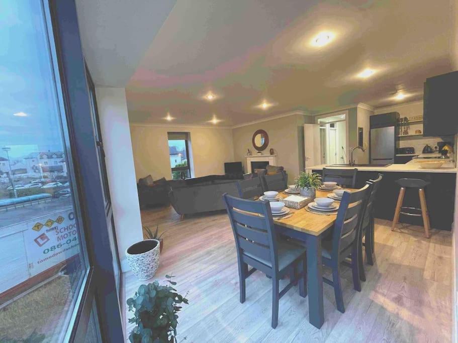 Entire Apartment , Centre Carrick-On-Shannon Екстер'єр фото