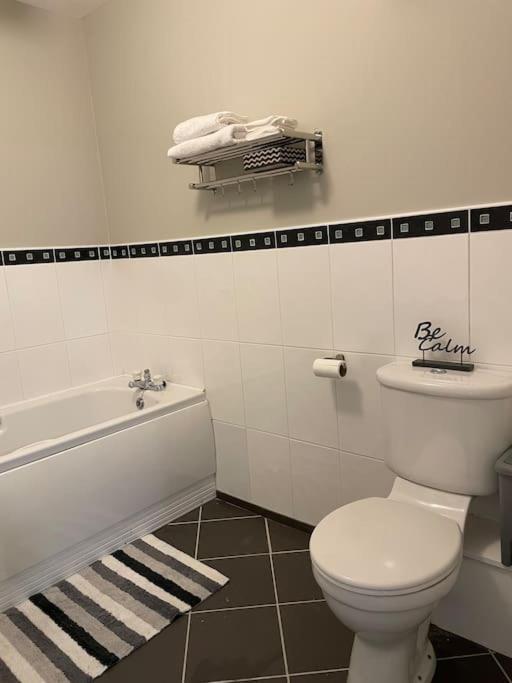 Entire Apartment , Centre Carrick-On-Shannon Екстер'єр фото