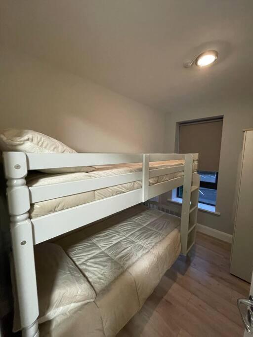 Entire Apartment , Centre Carrick-On-Shannon Екстер'єр фото