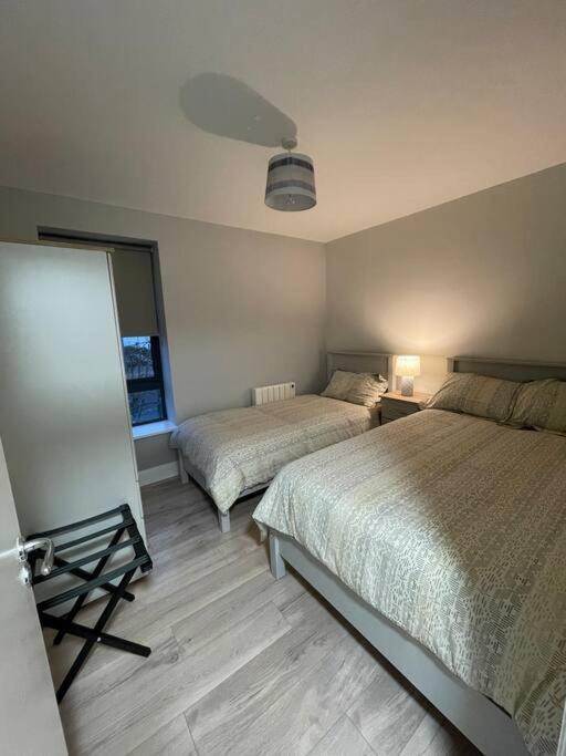 Entire Apartment , Centre Carrick-On-Shannon Екстер'єр фото